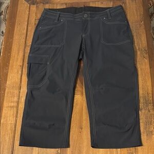 Kuhl Women’s Black shorts, 18”